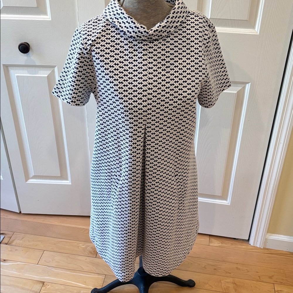 Tyler Boe Navy and White Textured Pleated Pocket Short Sleeve Dress